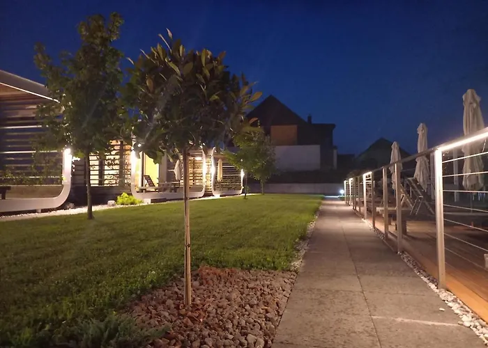 Glamping Maleric With Natural Pool Campingplatz Dragatuš